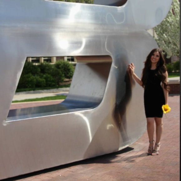 Meet your Posher, Dalia - Picture 2 of 2